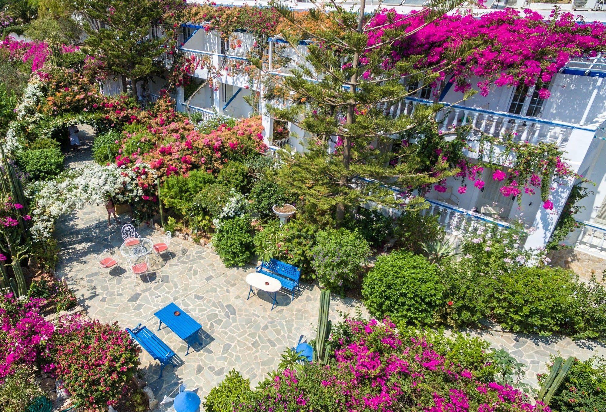 Angelika Aparthotel Alinda  Exteriör bild