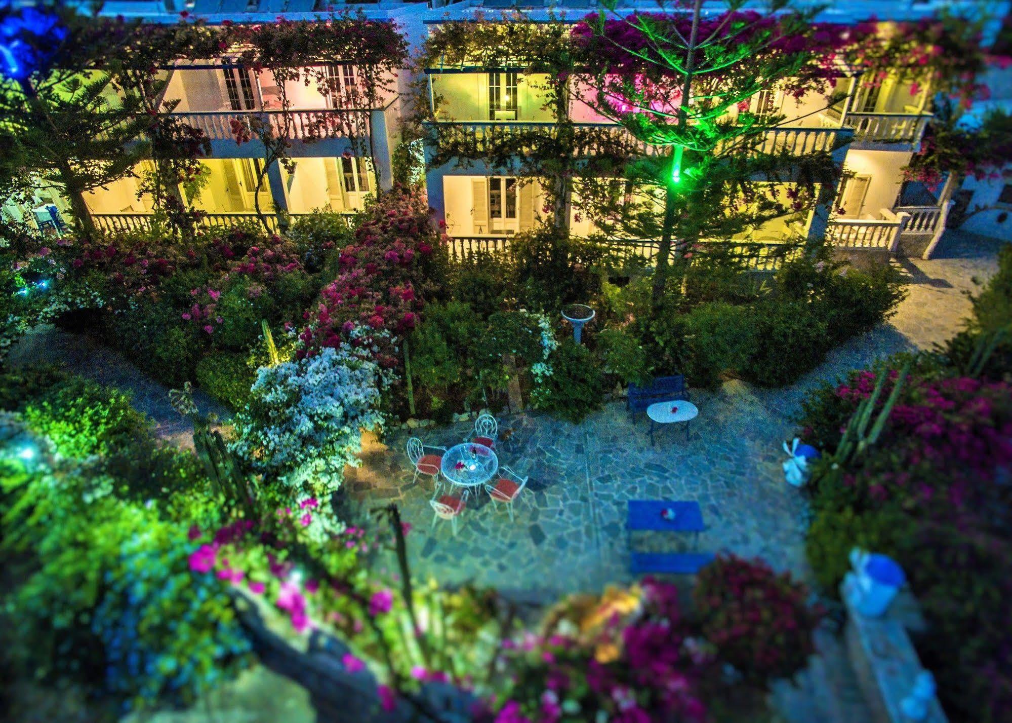 Angelika Aparthotel Alinda  Exteriör bild